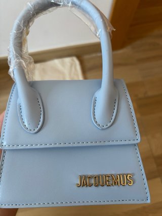 Bolso Jacquemus azul y dorado