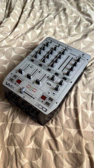 ¡Bajada de precio! Mesa de mezclas Behringer VMX30
