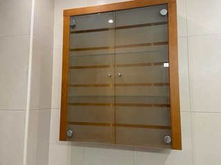 Mueble de baño madera con lavabo