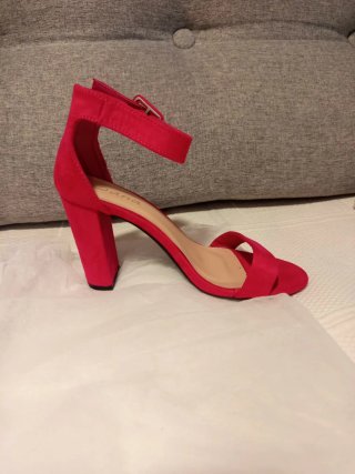 Sandalias y cartera fiesta rosa fucsia