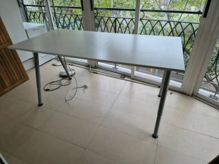 Escritorio regulable metal y madera