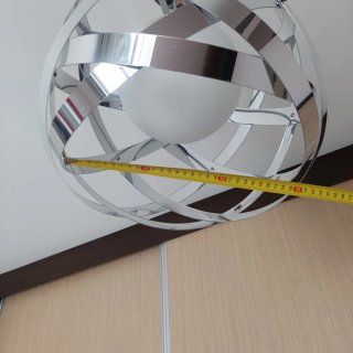 Lámpara diseño entrelazado plata y blanco