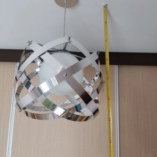 Lámpara diseño entrelazado plata y blanco