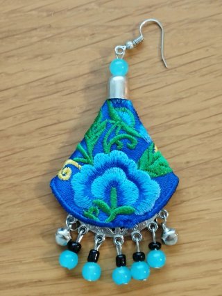 Pendientes bordados florales sin estrenar