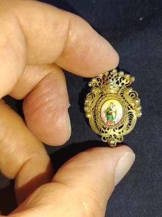 Broche Virgen María y Niño Jesús en plata y dorado