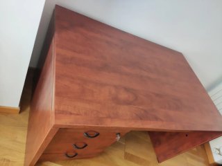 Escritorio madera maciza con cajonera