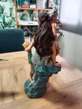 Figuras decorativas de mujer