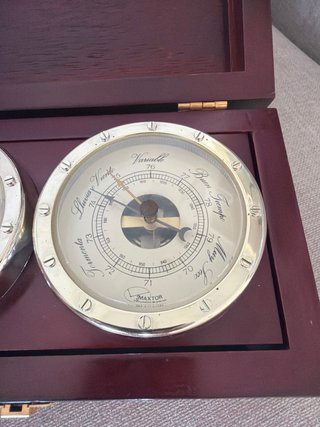 Reloj y Estación Meteorológica en Caja