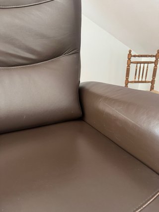 Sillón reclinable de cuero marrón movilidad