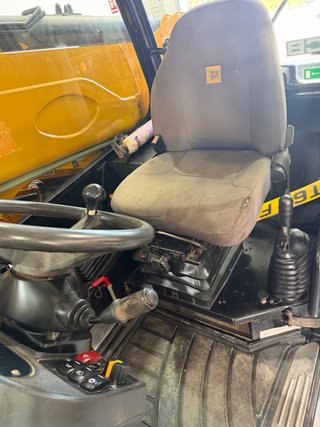 JCB 535-95 con matrícula y AC