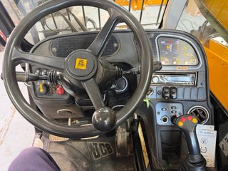 JCB 535-95 con matrícula y AC