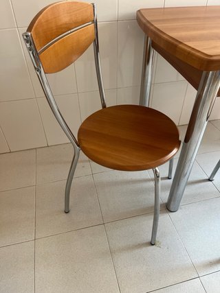 Mesa de cocina madera y metal y 2 sillas