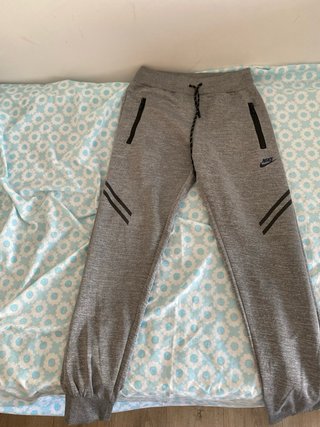 Chándal Nike gris y negro