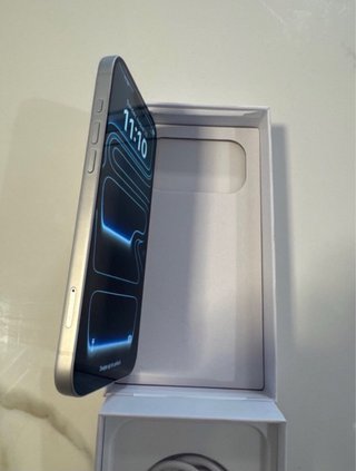 Replica 17 Pro Max Plata