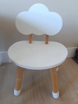 Mesa infantil con 2 sillas