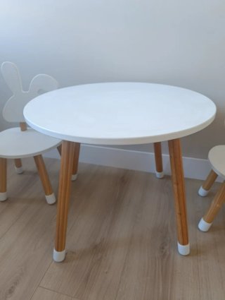 Mesa infantil con 2 sillas