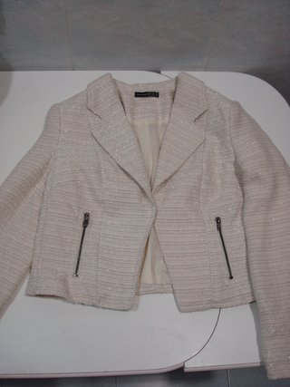 Cazadora a estrena estilo aviador beige con brillo