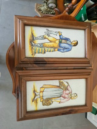 Pareja de azulejos antiguos con marco de madera