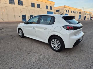Peugeot 208 2021