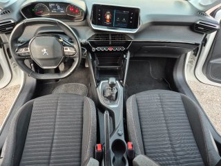 Peugeot 208 2021