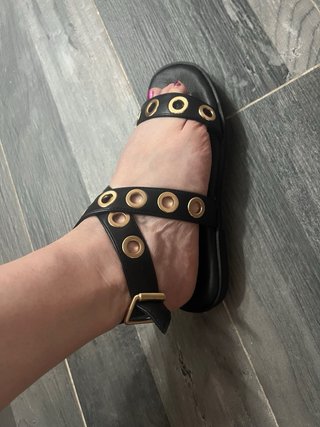 Sandalias Mustang Piel Negro y Dorado