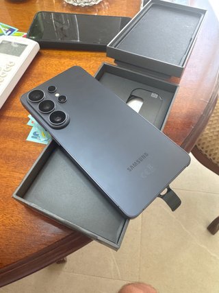 Teléfono móvil negro