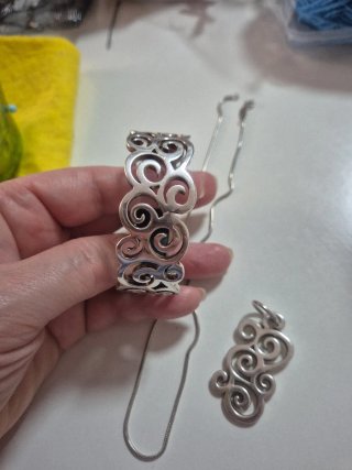 Lote de joyería plata: collar, pulsera y colgante