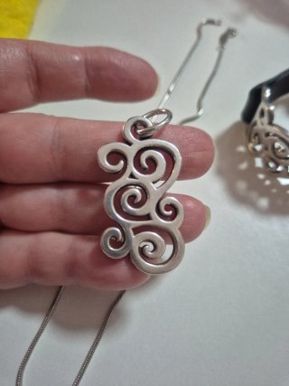 Lote de joyería plata: collar, pulsera y colgante