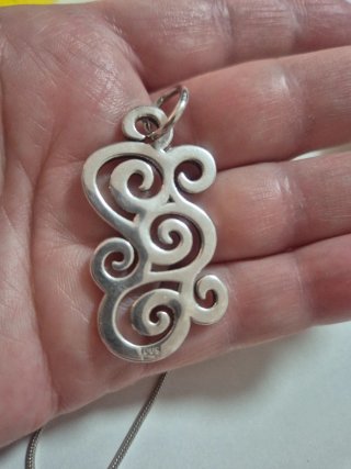 Lote de joyería plata: collar, pulsera y colgante