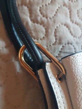 Bolso de hombro blanco y negro