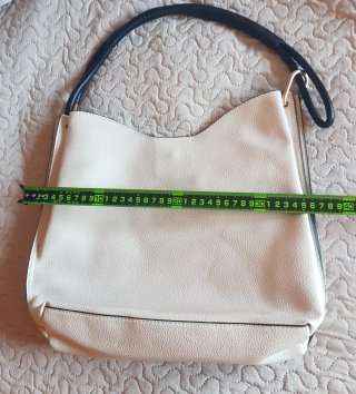 Bolso de hombro blanco y negro