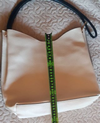 Bolso de hombro blanco y negro