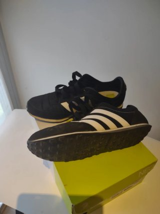 Deportivas Adidas Negras y Blancas