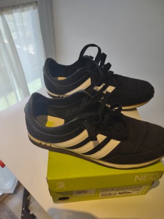 Deportivas Adidas Negras y Blancas