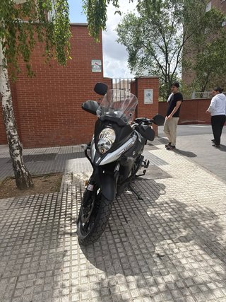 Suzuki V-Strom Adventure Moto Negra/Plata