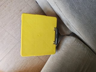 Carro de compra plegable azul y amarillo