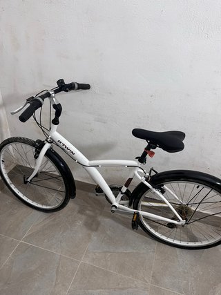 Bicicleta de paseo Btwin blanca