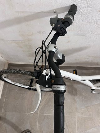 Bicicleta de paseo Btwin blanca