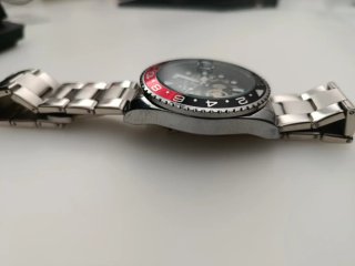 Reloj Skyline Rojo y Azul.