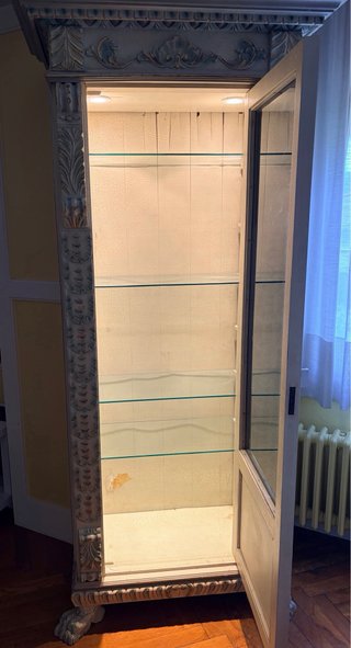 Vitrina belga de madera con luz