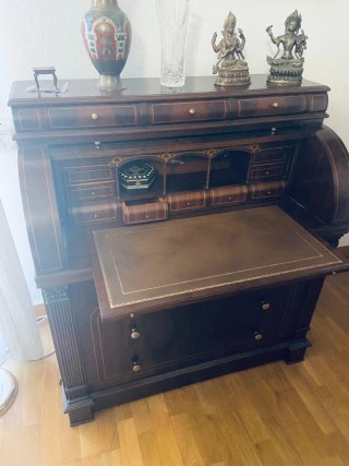 Escritorio antiguo de nogal