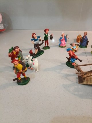 Personaggi Presepe in Plastica e Legno