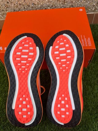 Nike Vomero Plus orange pulse/black-hot lava