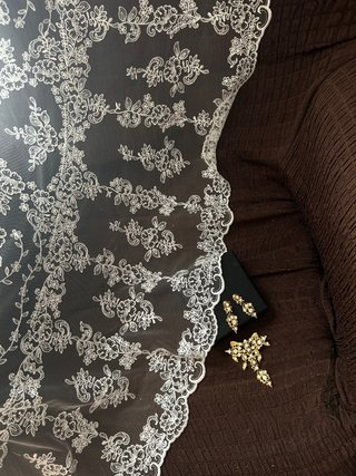 Mantilla blanca Alan Indumentaria y aderezo oro