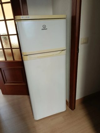 Nevera A+ Clase indesit. Recogida en ferrol