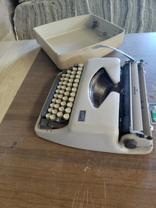 Máquina de escribir Adler Tipla