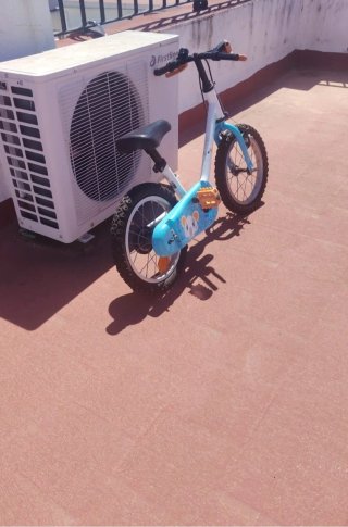 Bicicleta azul infantil