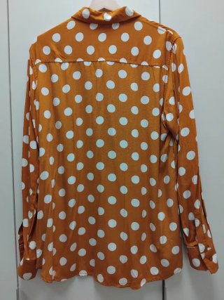Camisa Kairuibao lunares color mostaza talla L