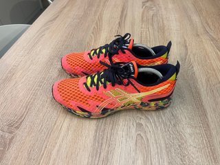 Zapatillas ASICS  Precio no negociable