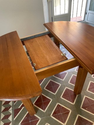 Mesa redonda de madera abatible
